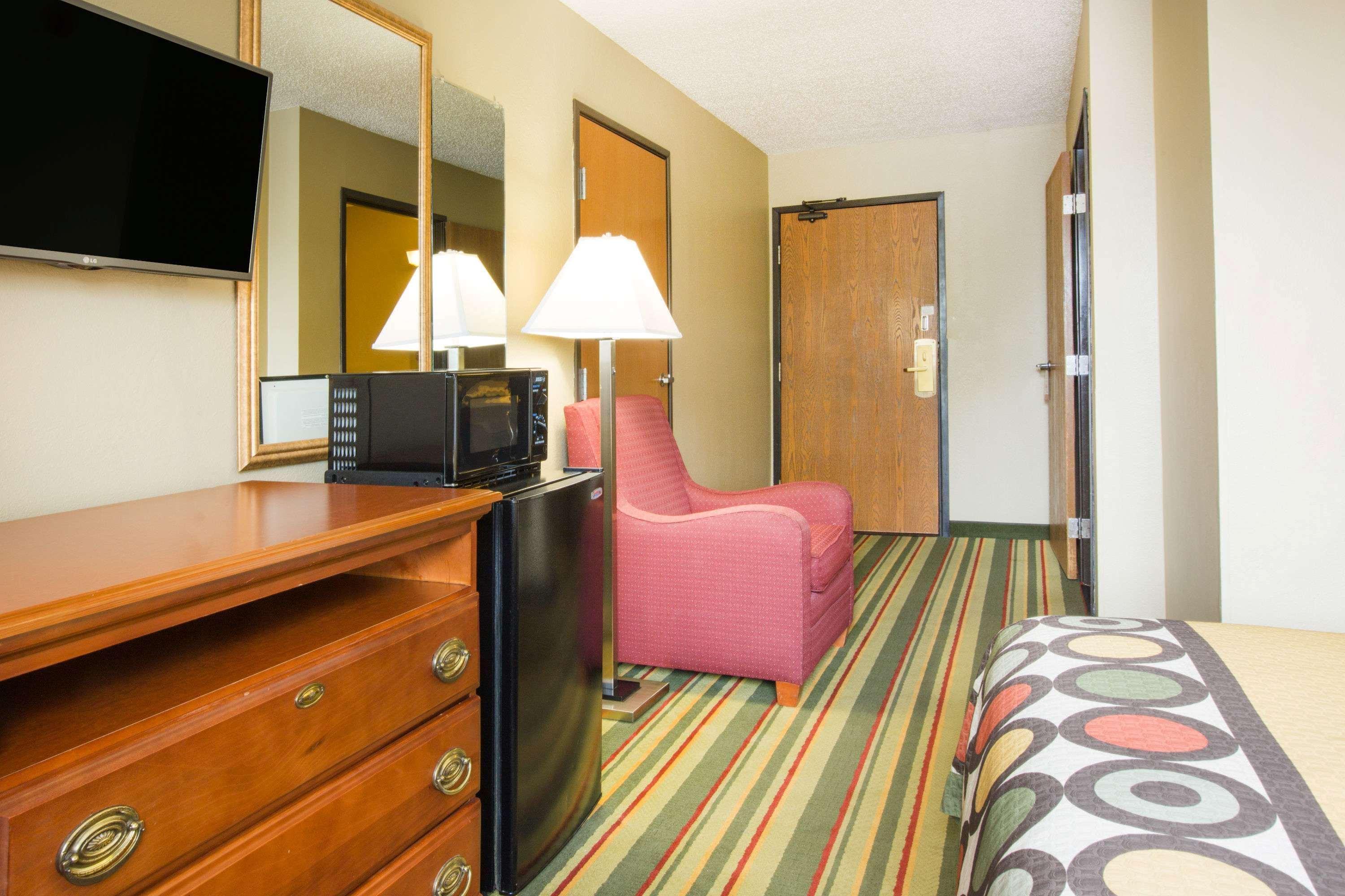 Super 8 By Wyndham Beckley Hotel Kültér fotó
